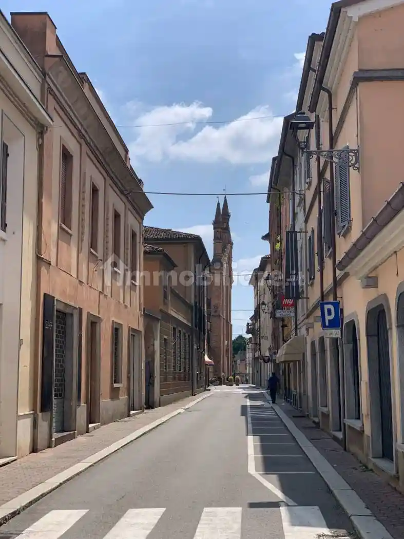 Palazzo - Edificio in vendita a Castel San Giovanni