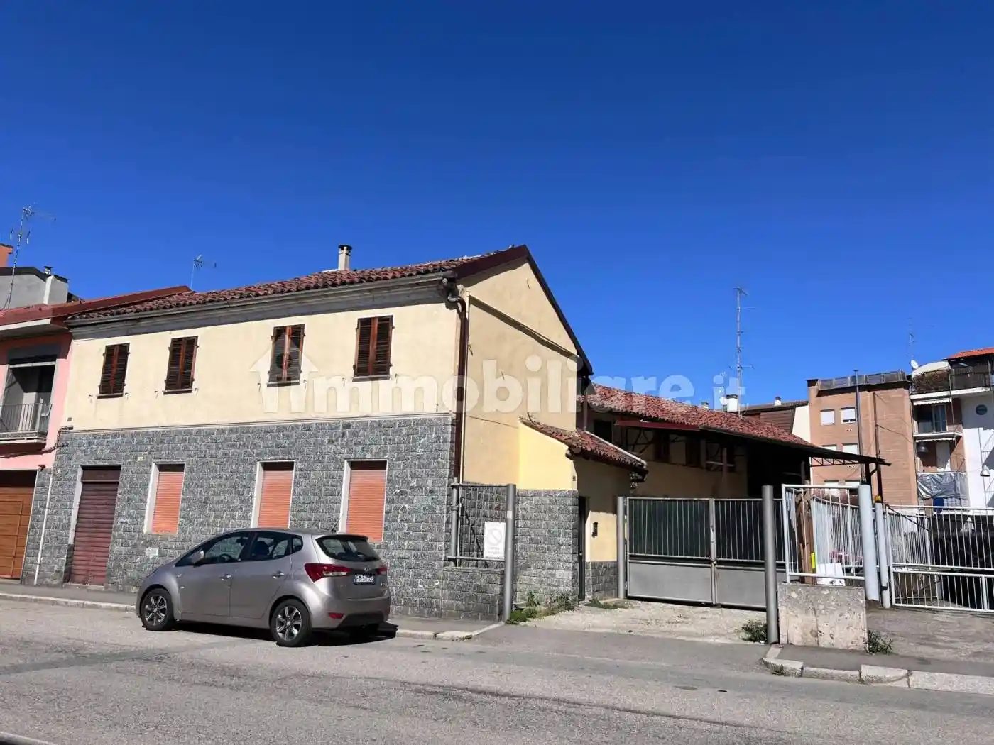 Casa indipendente in vendita a Novara