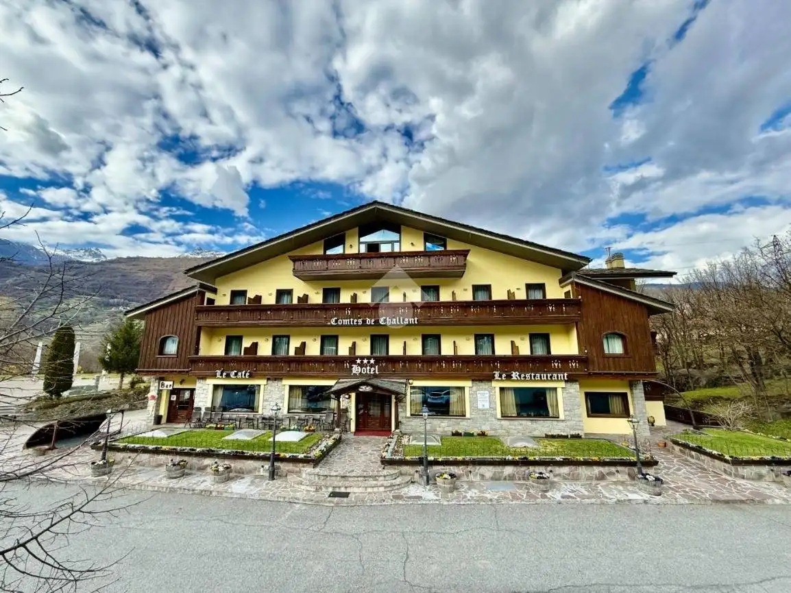 Palazzo - Edificio in vendita a Fénis