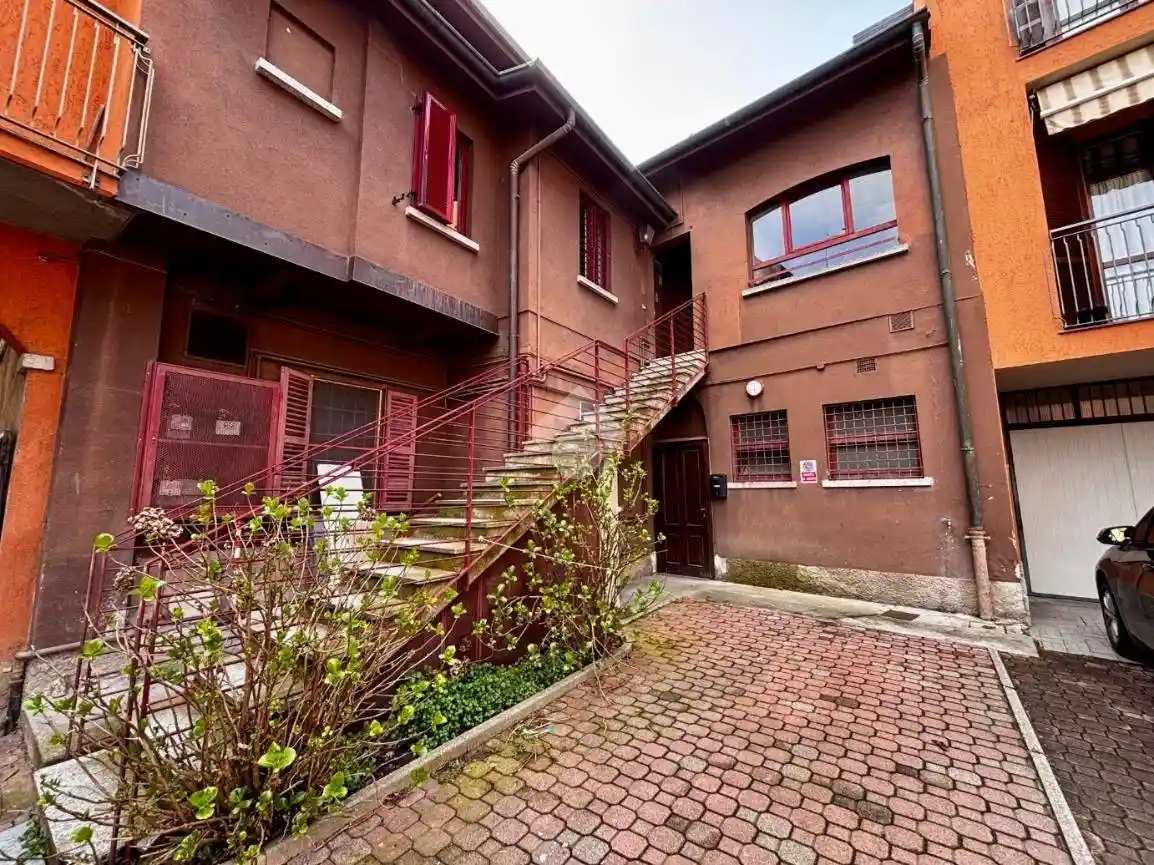 Appartamento in vendita a Vedano Olona