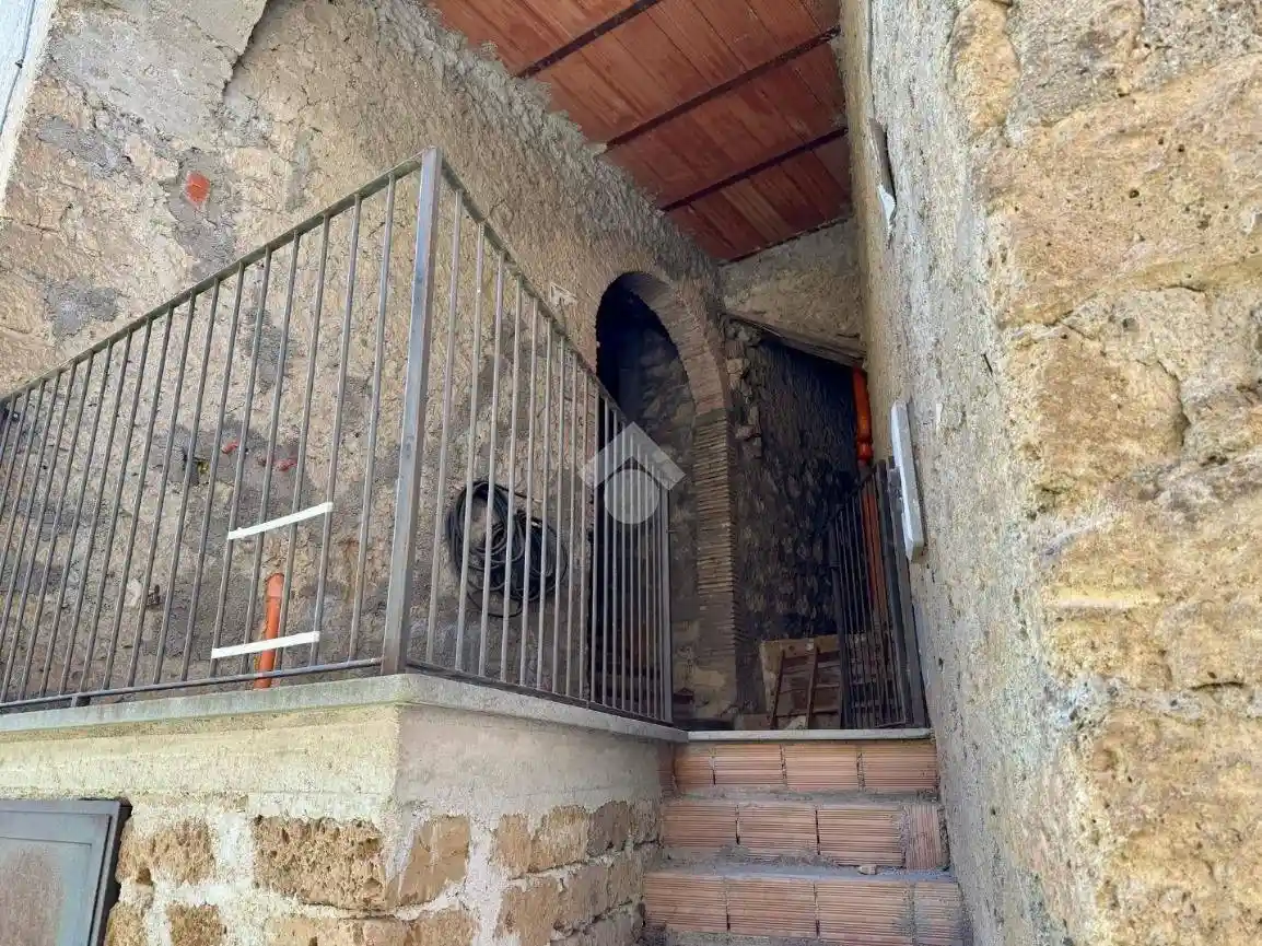 Rustico - Casale in vendita a Caprarola