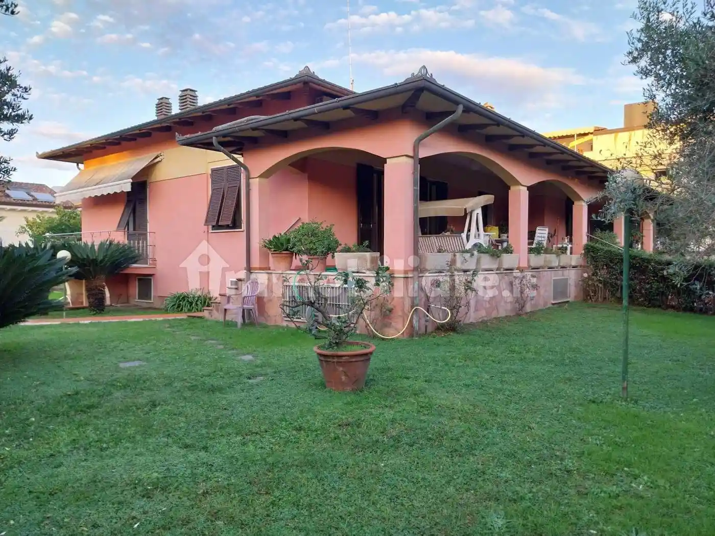 Villa in vendita a Carrara