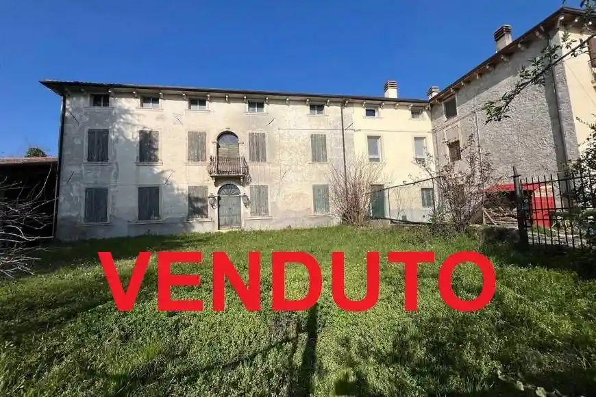 Rustico - Casale in vendita a Verona