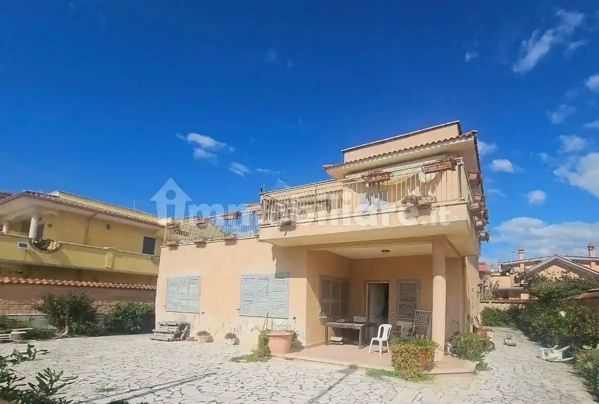 Villa in vendita a Pomezia