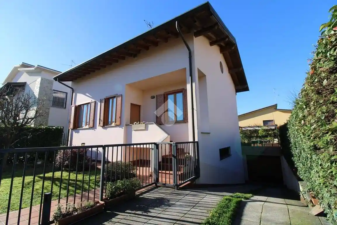 Villa in vendita a Arcore