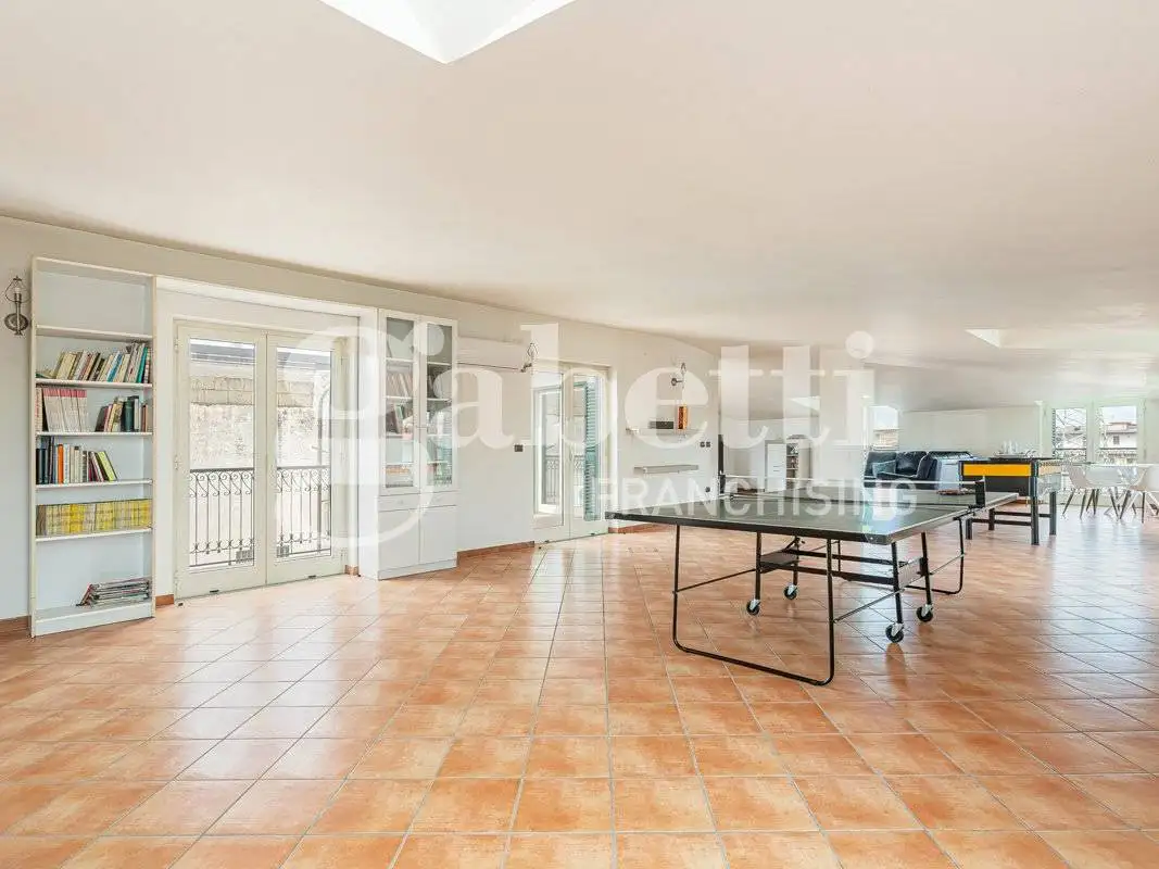 Palazzo - Edificio in vendita a Frattamaggiore