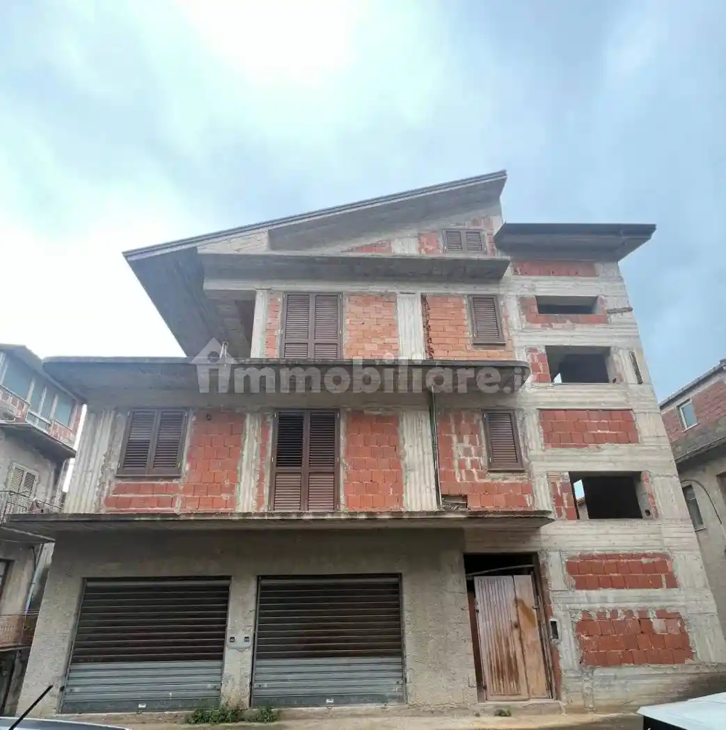 Palazzo - Edificio in vendita a Acquedolci