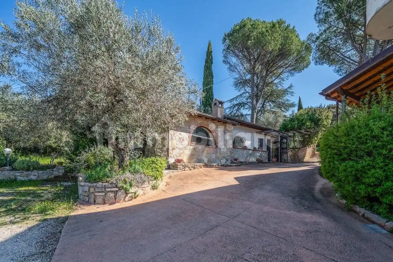 Villa in vendita a Passignano sul Trasimeno