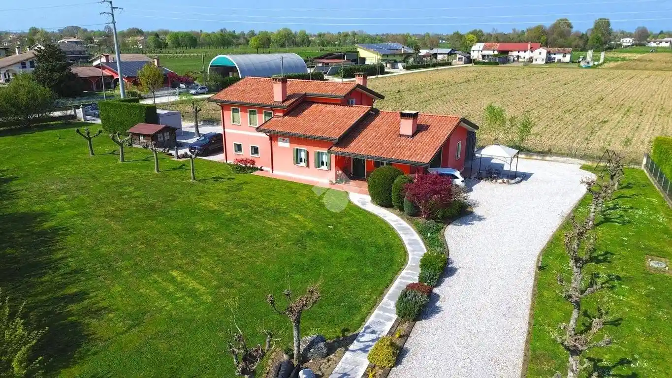 Villa in vendita a Santa Giustina in Colle