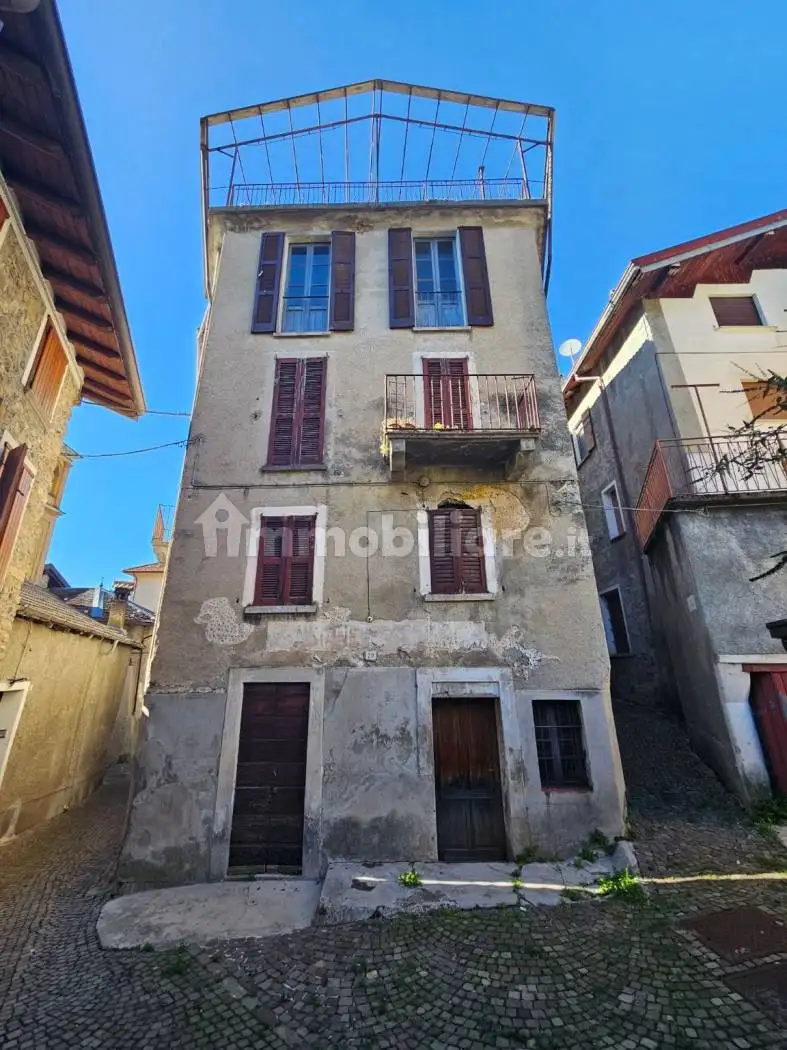 Casa indipendente in vendita a Esino Lario