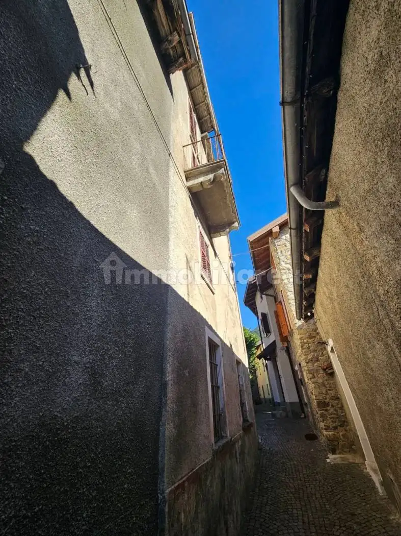 Terratetto unifamiliare via Antonio Stoppani 10, Centro, Esino Lario - foto 2