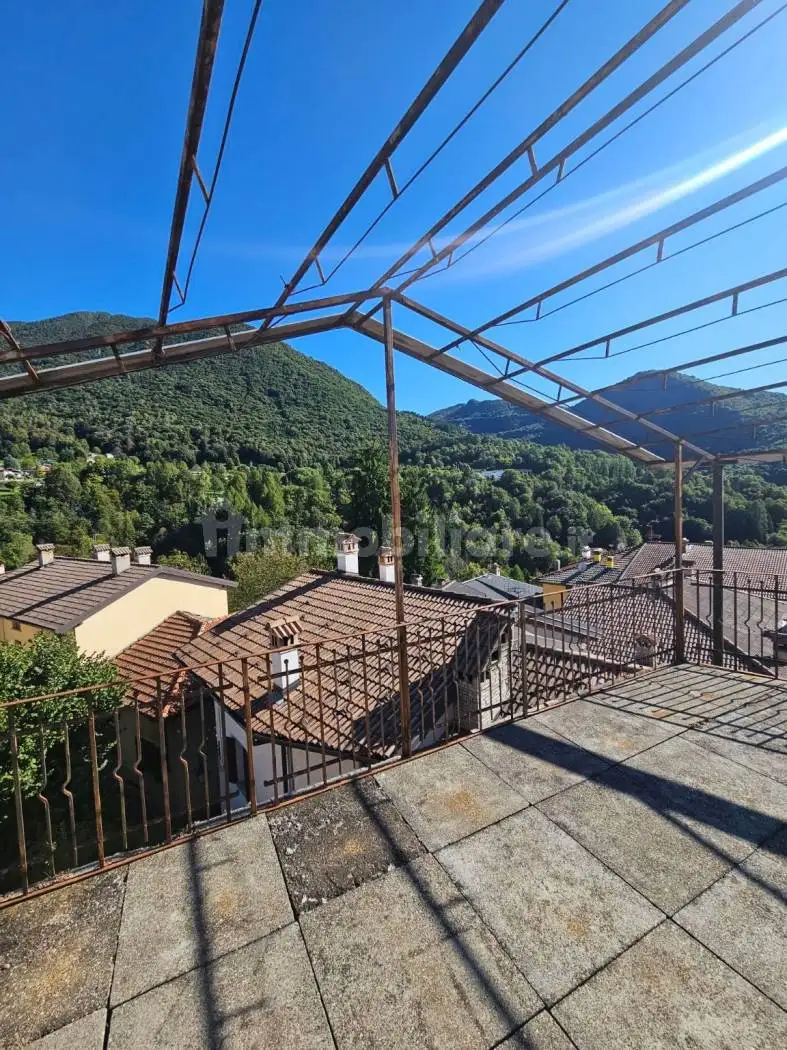 Terratetto unifamiliare via Antonio Stoppani 10, Centro, Esino Lario - foto 3