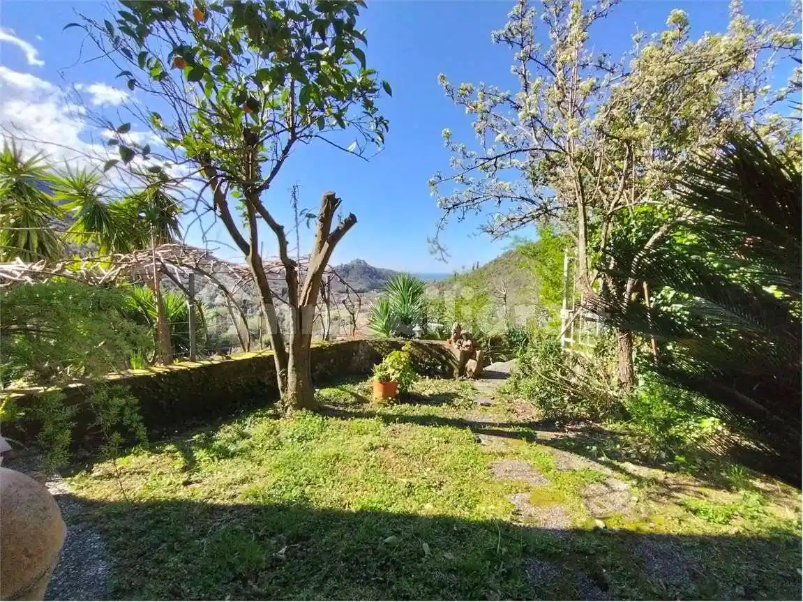 Casa indipendente in vendita a Luni