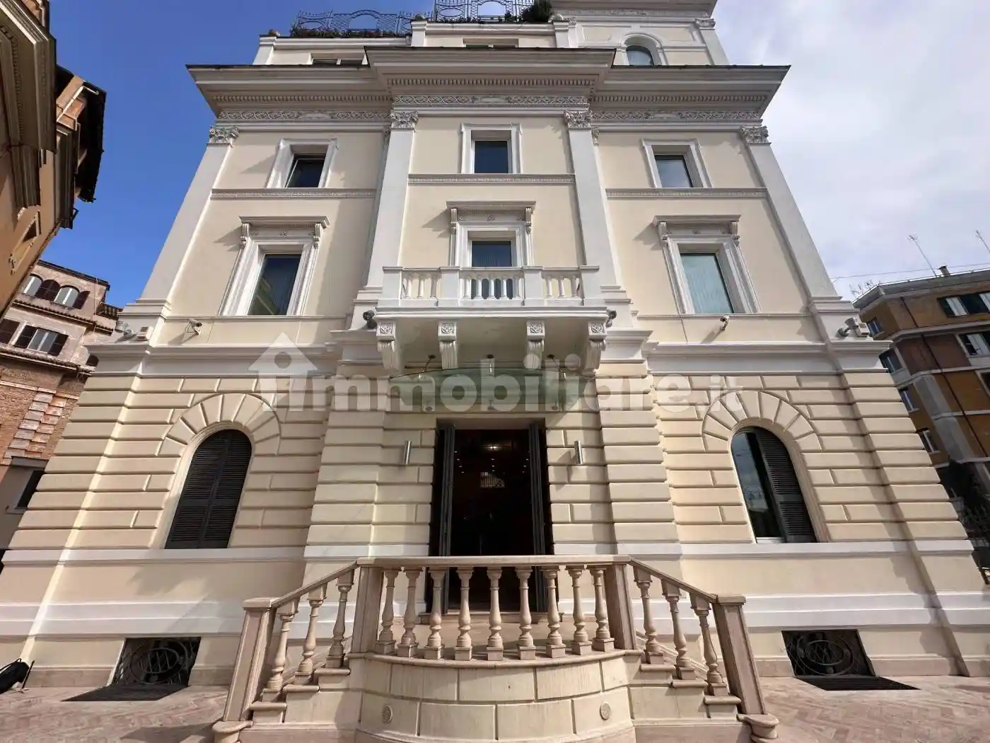 Palazzo - Edificio in vendita a Roma