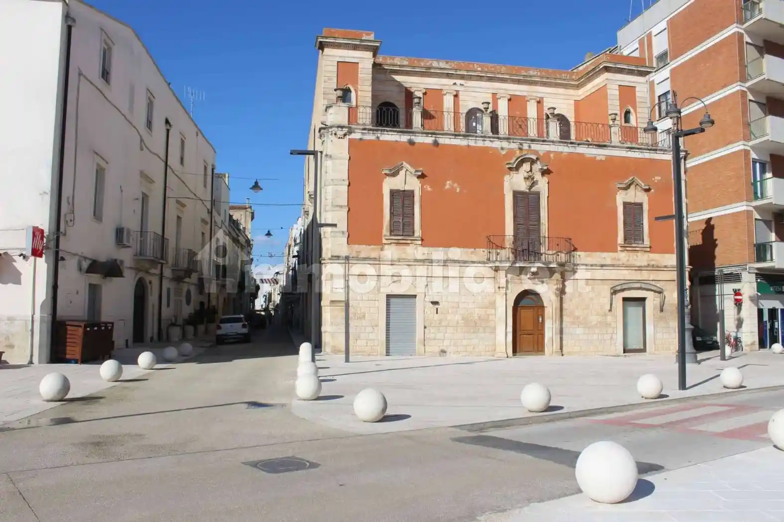 Palazzo - Edificio in vendita a Casamassima