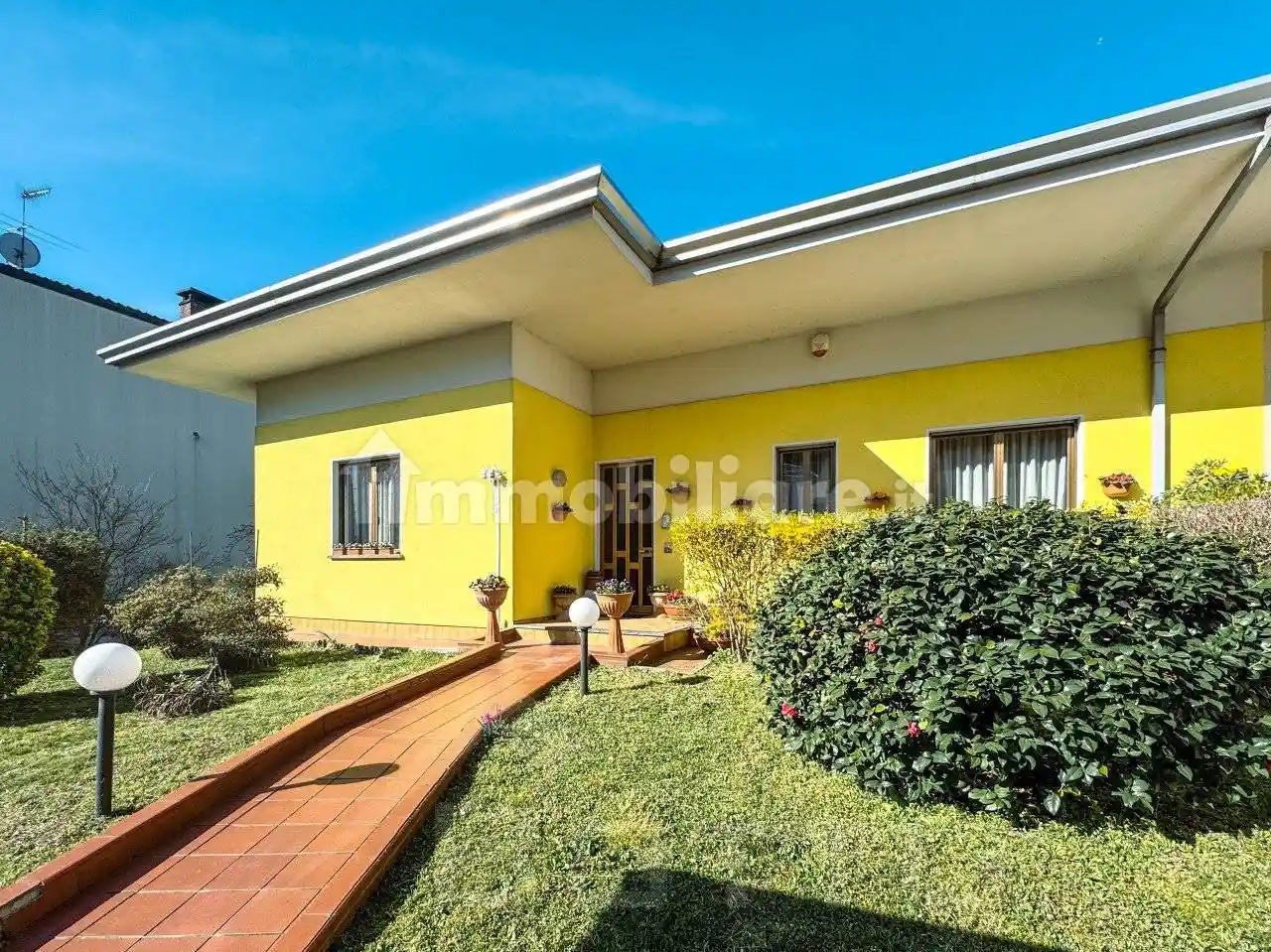 Villa in vendita a Borgomanero