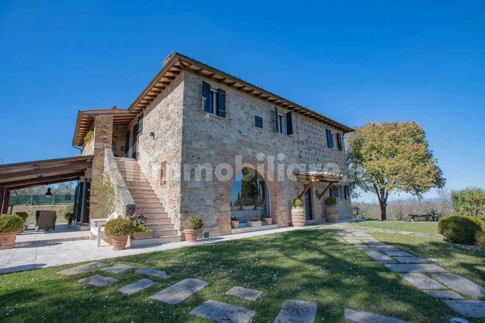 Rustico - Casale in vendita a Chiusi