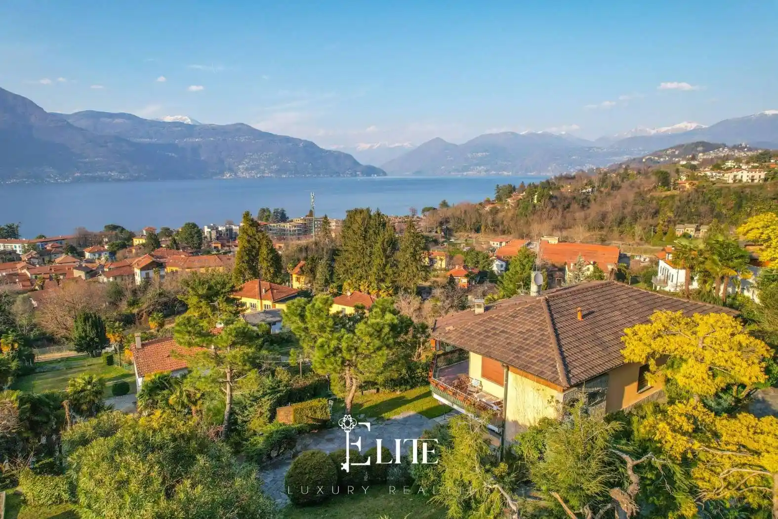 Villa in vendita a Porto Valtravaglia