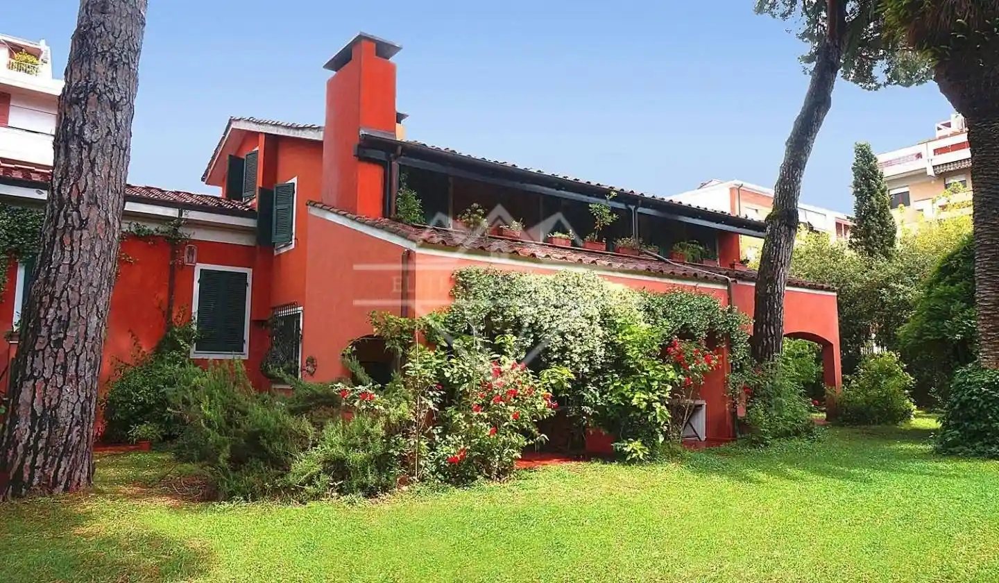 Villa in vendita a Carrara