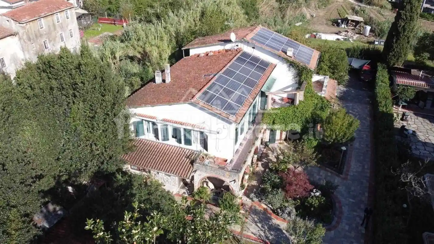 Villa in vendita a Carrara