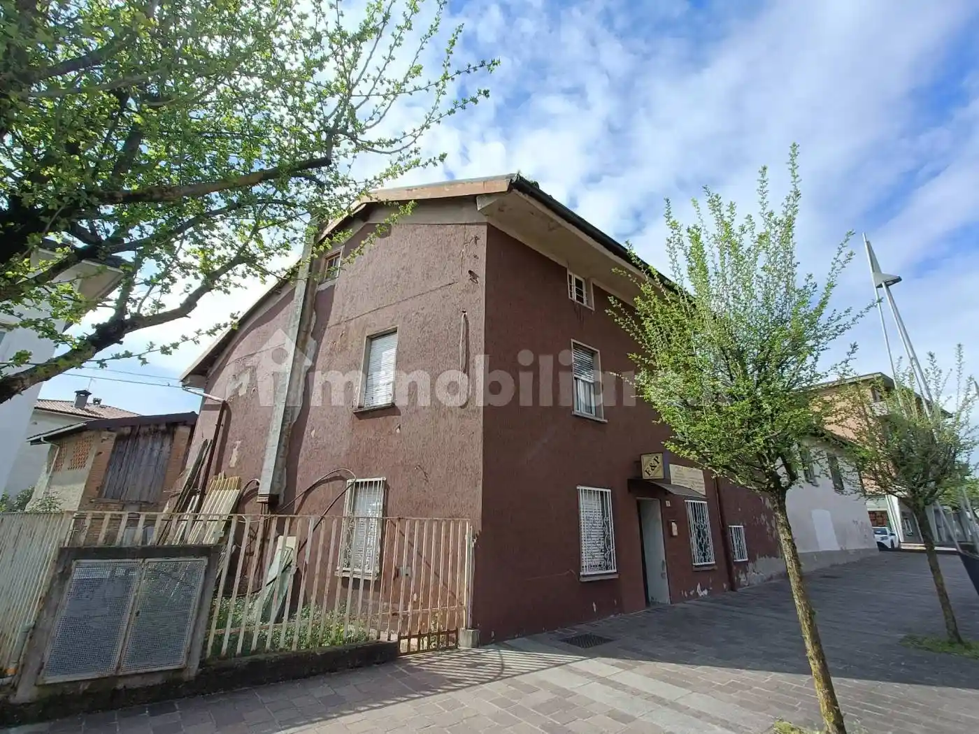 Palazzo - Edificio in vendita a Levate