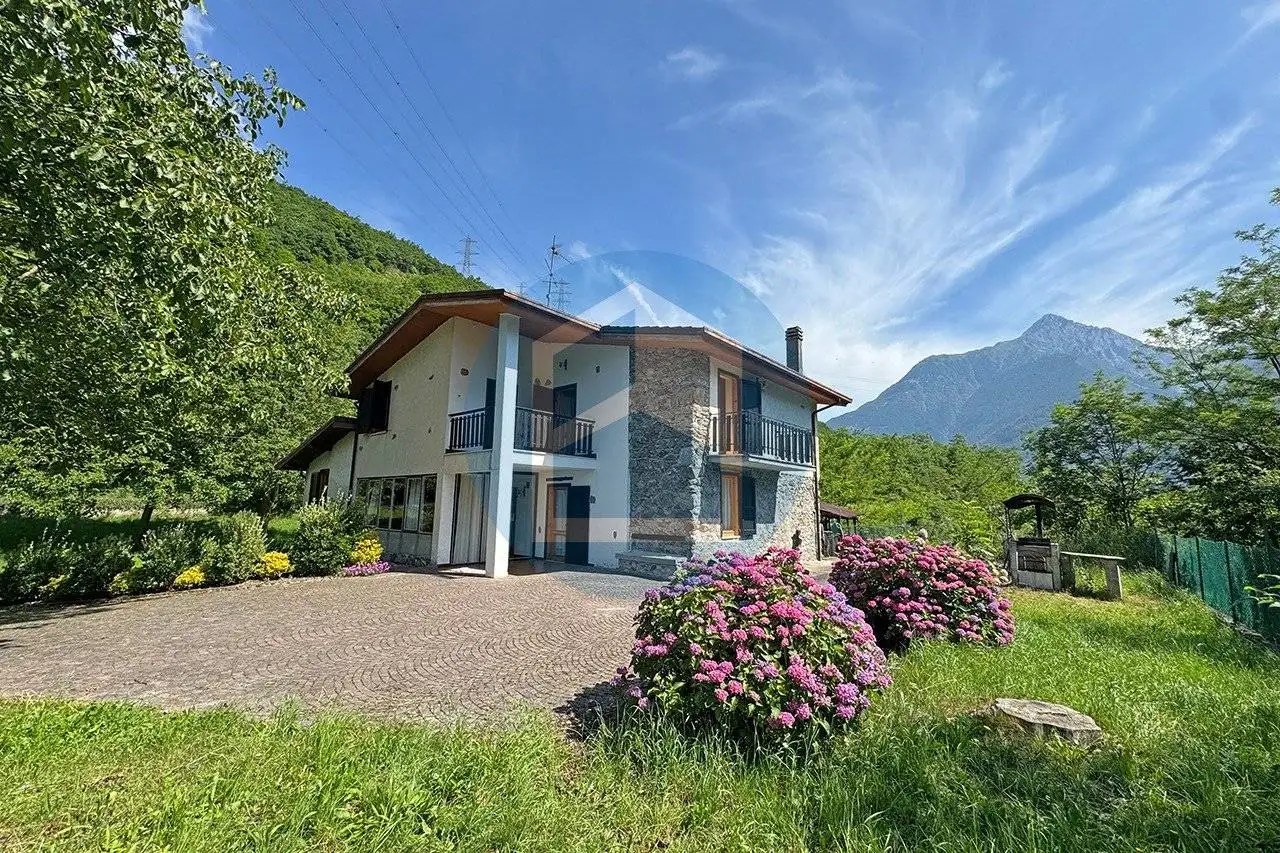 Villa in vendita a Sonico