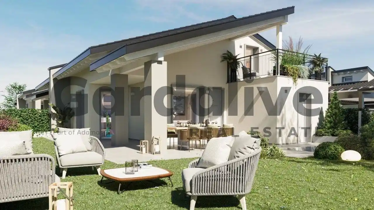 Villa in vendita a Peschiera del Garda