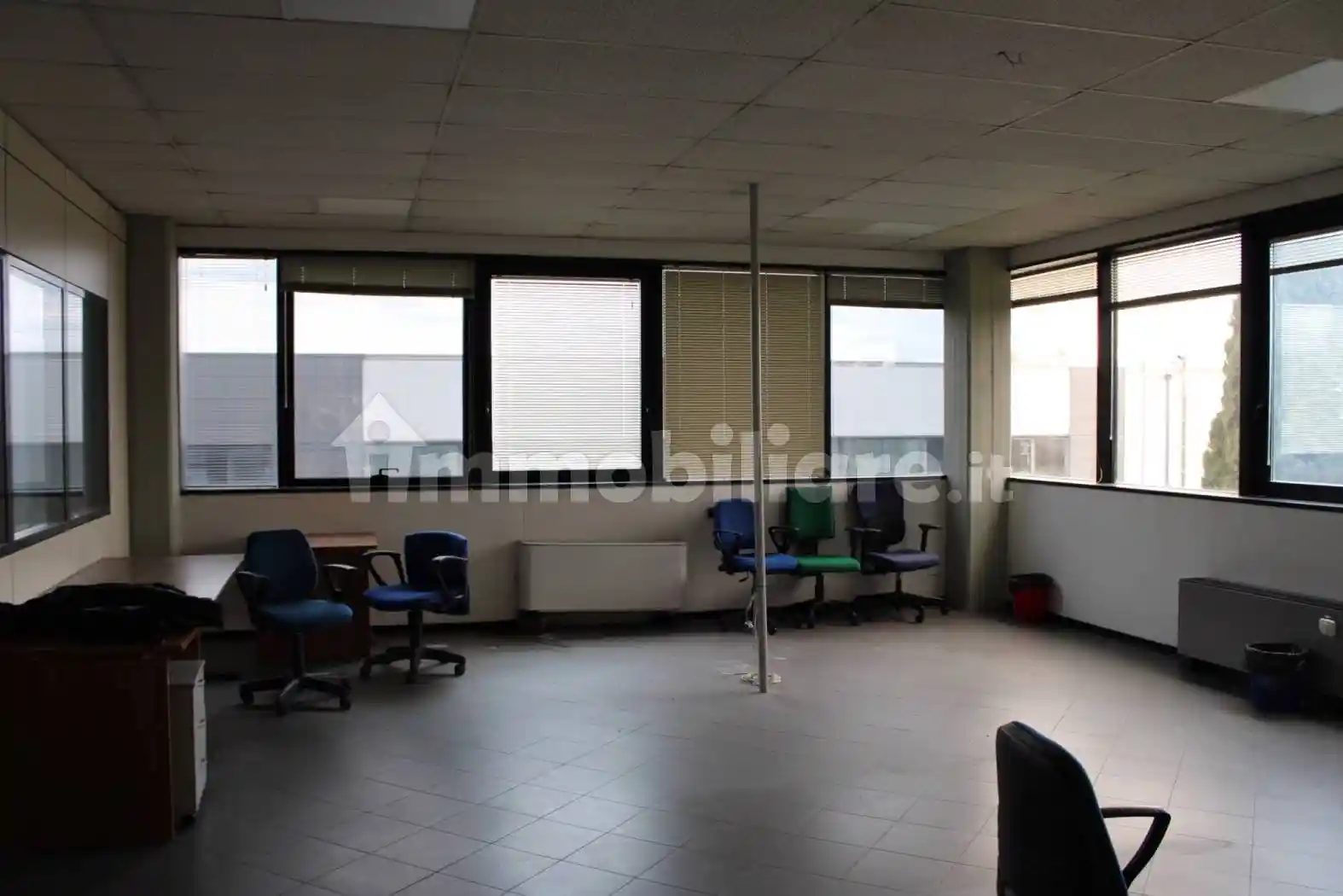 Palazzo - Edificio in Affitto - foto 2