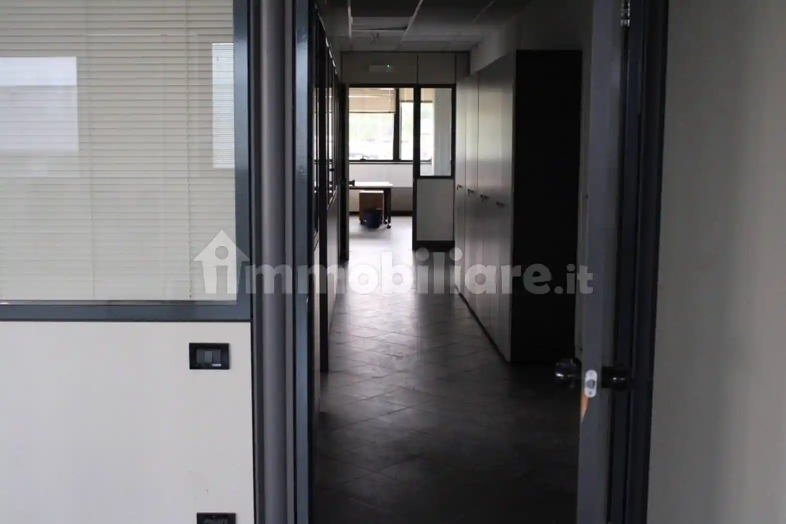 Palazzo - Edificio in Affitto - foto 4