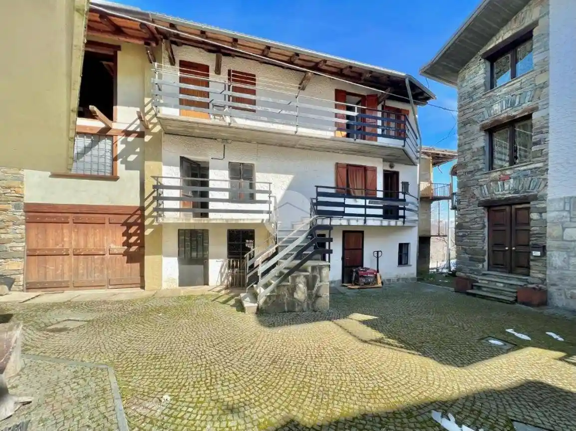 Casa indipendente in vendita a Viù