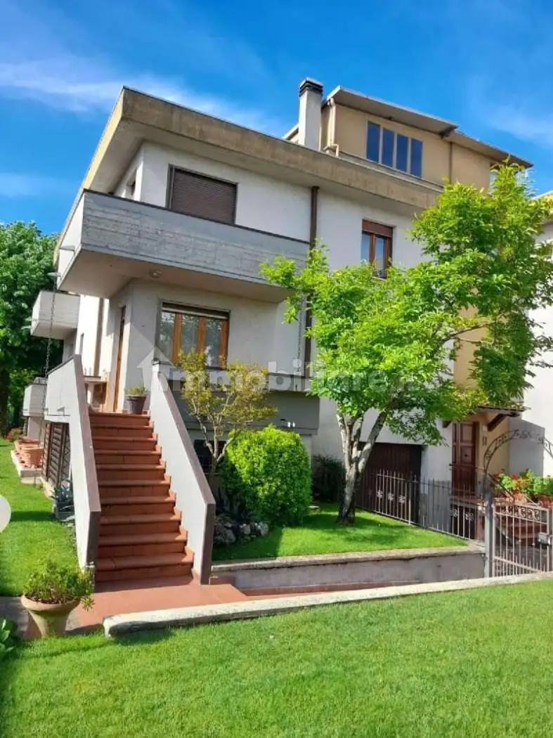 Casa indipendente in vendita a Arezzo