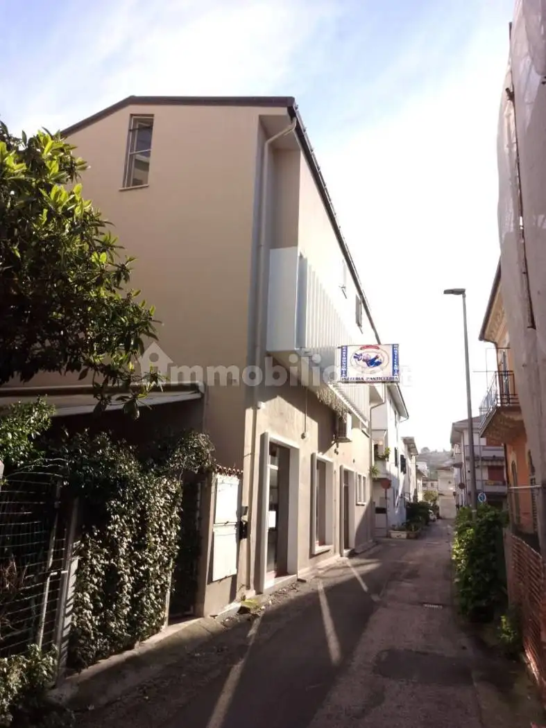 Palazzo - Edificio in vendita a Giulianova