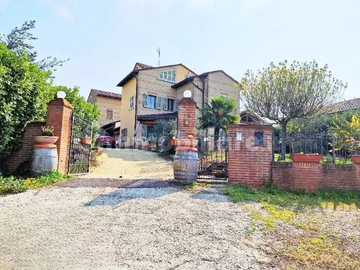 Casa indipendente in vendita a Cella Monte