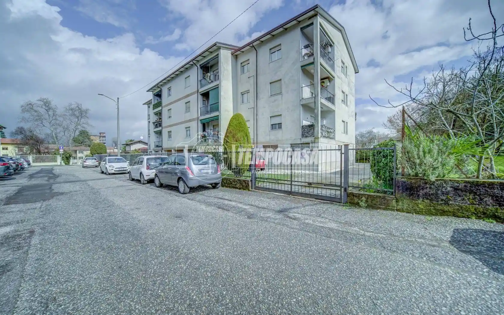 Appartamento in vendita a Azzate