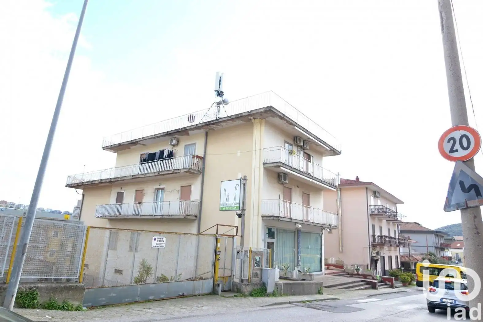 Palazzo - Edificio in vendita a Salerno