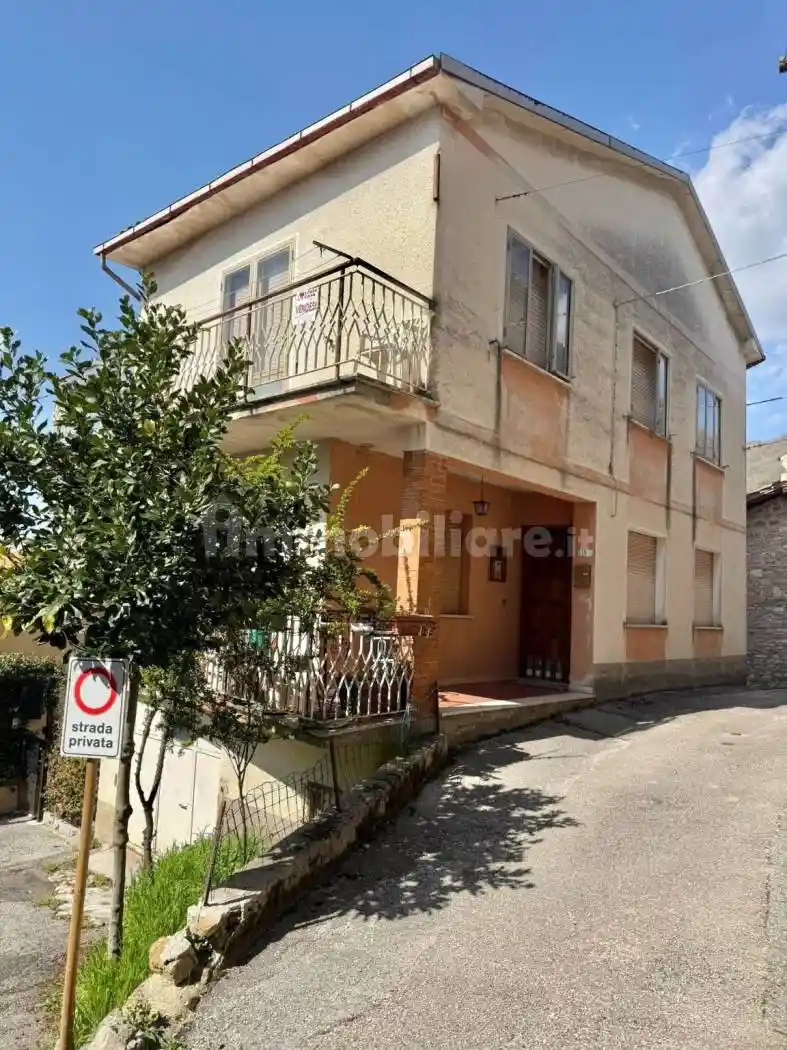 Villa in vendita a Gualdo Tadino