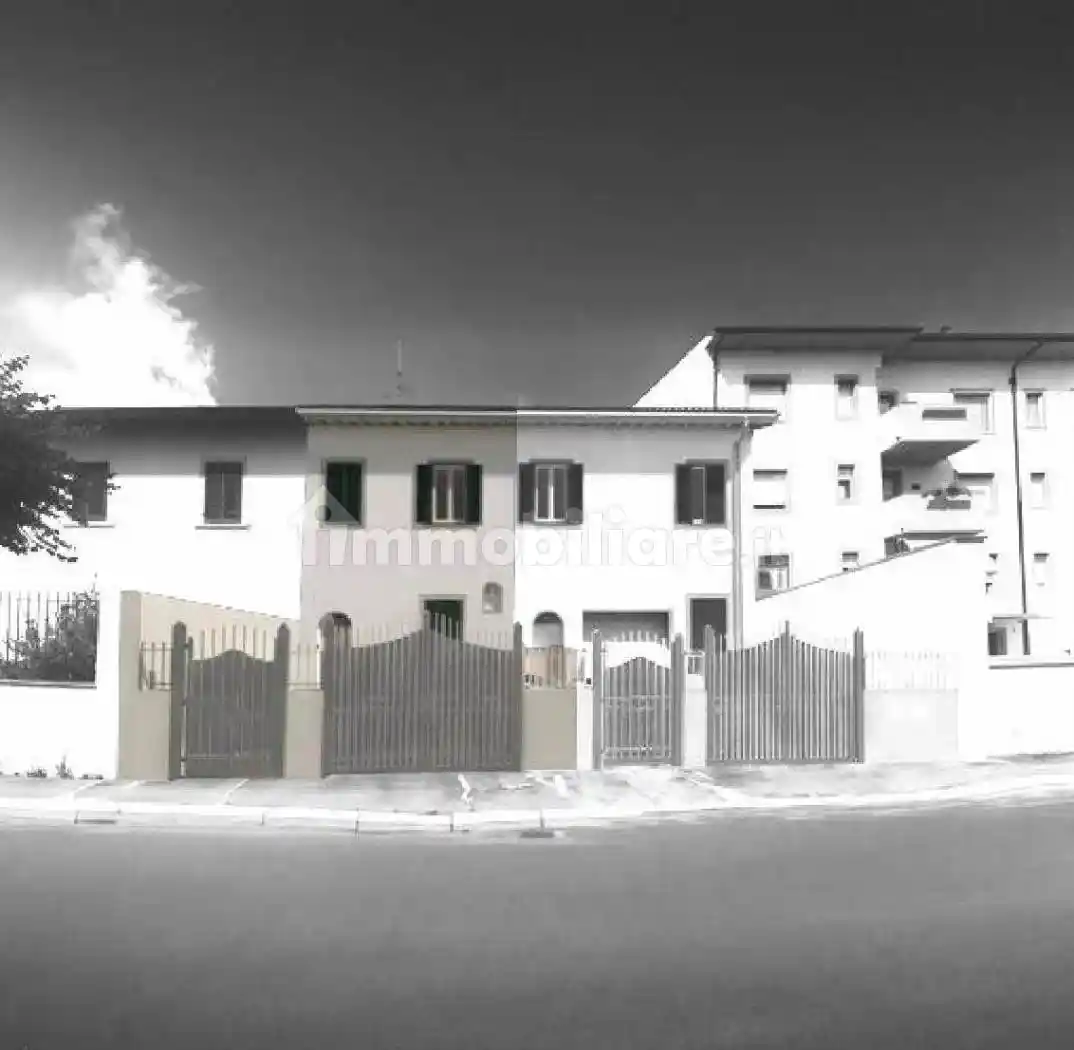 Casa indipendente in vendita a Campi Bisenzio