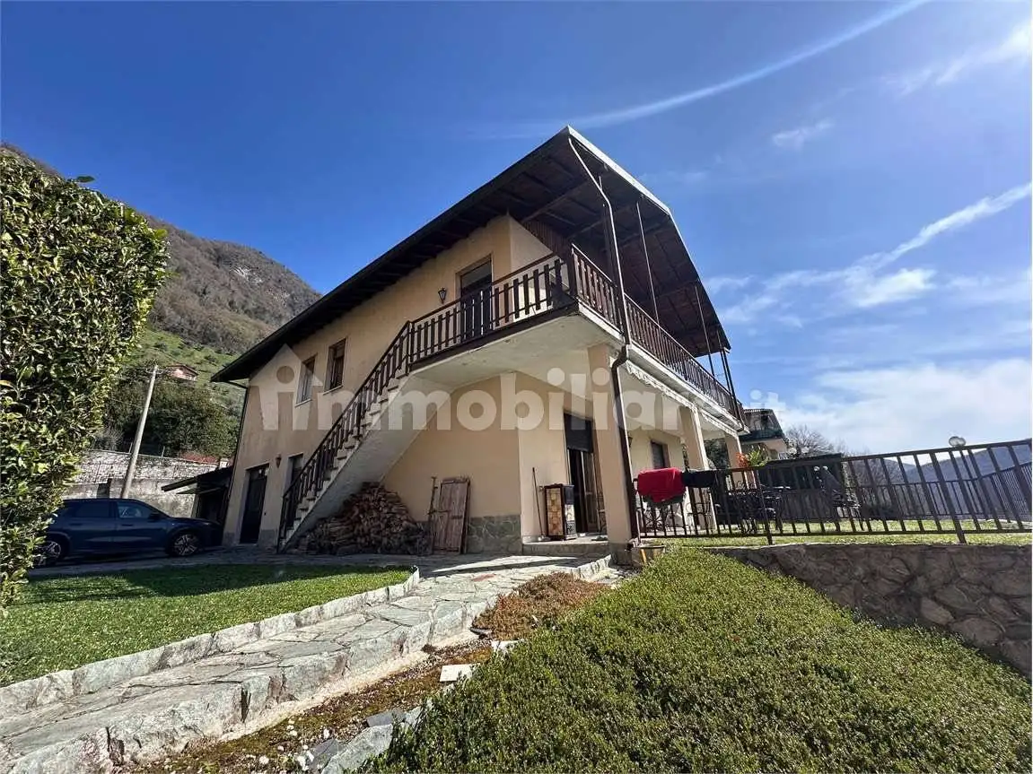 Casa indipendente in vendita a Caslino d'Erba