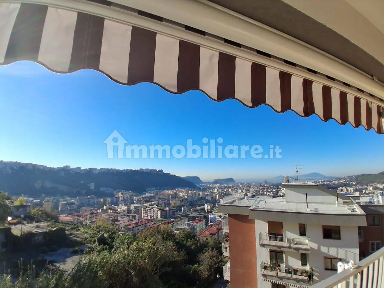 Appartamento in vendita a Napoli