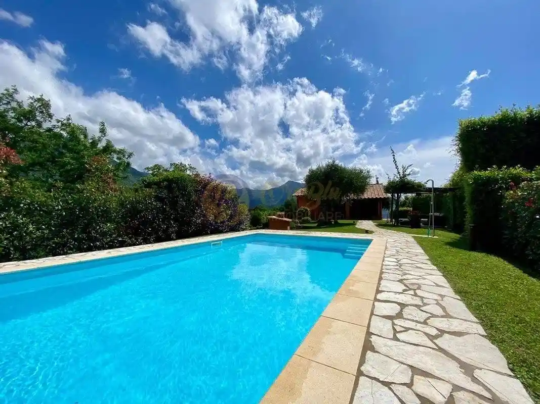 Rustico - Casale in vendita a Camaiore