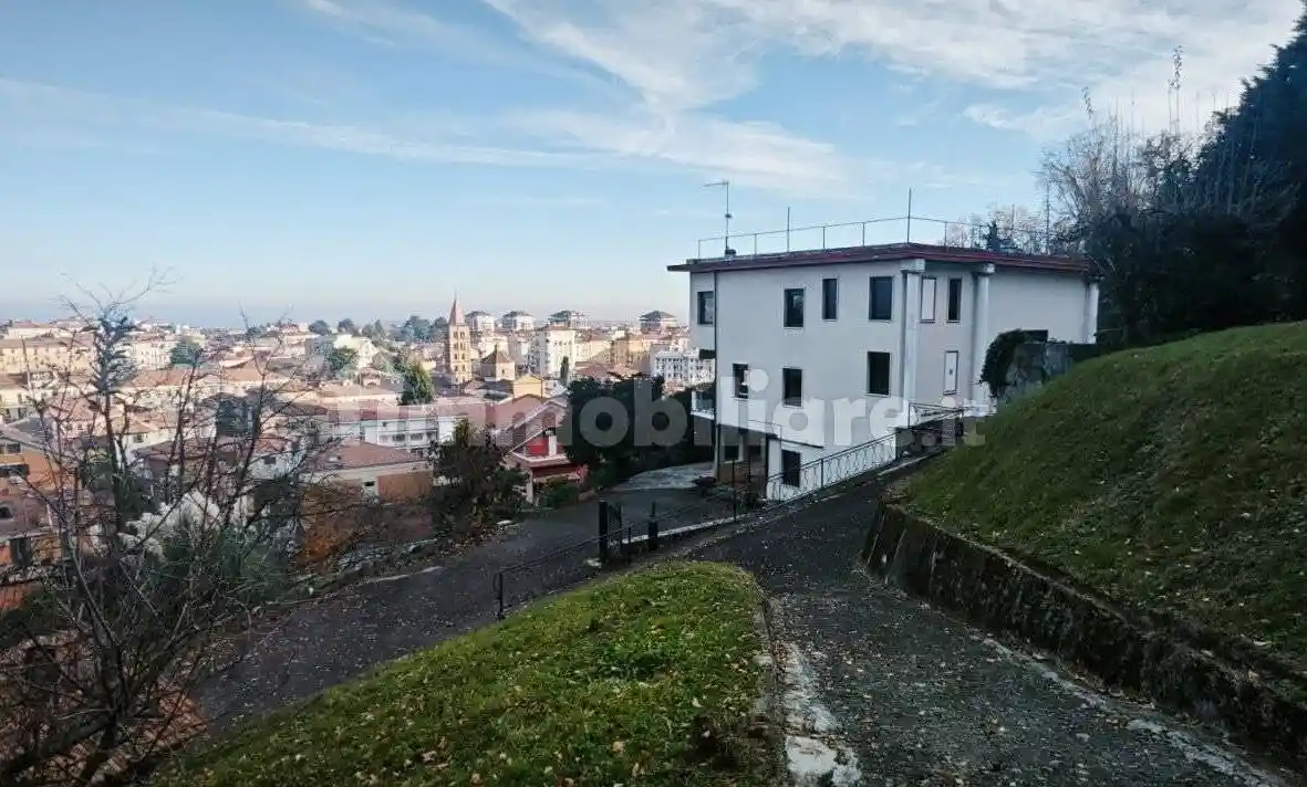 Villa in vendita a Biella