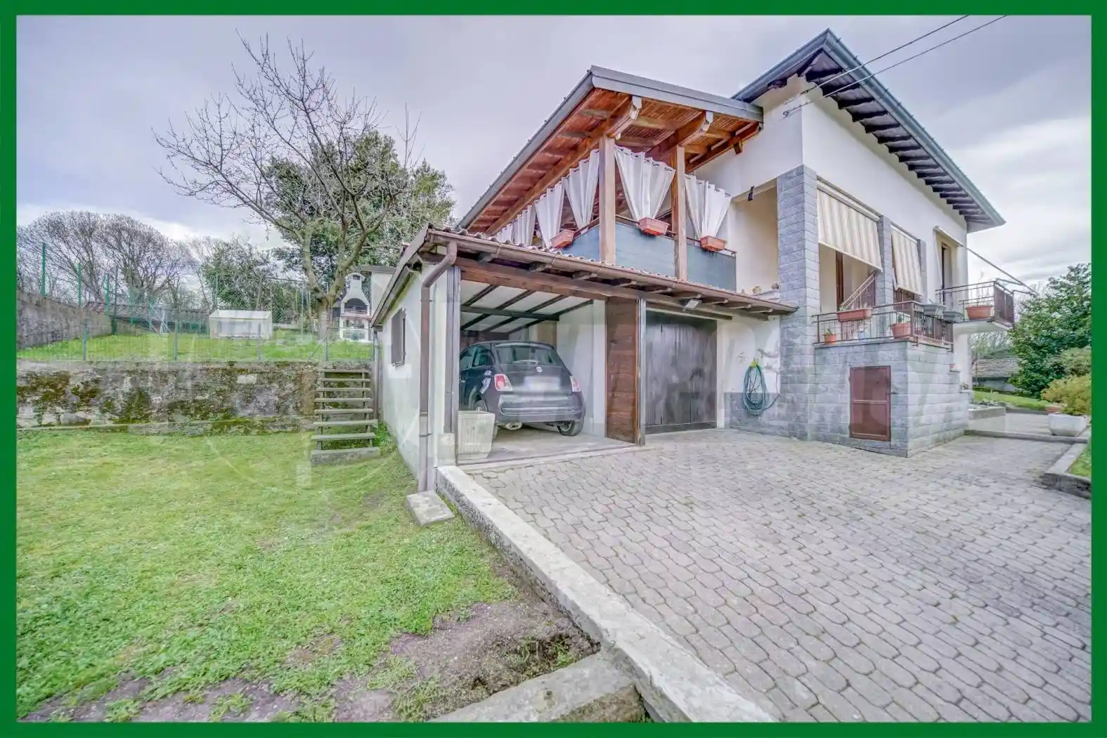 Villa in vendita a Leggiuno