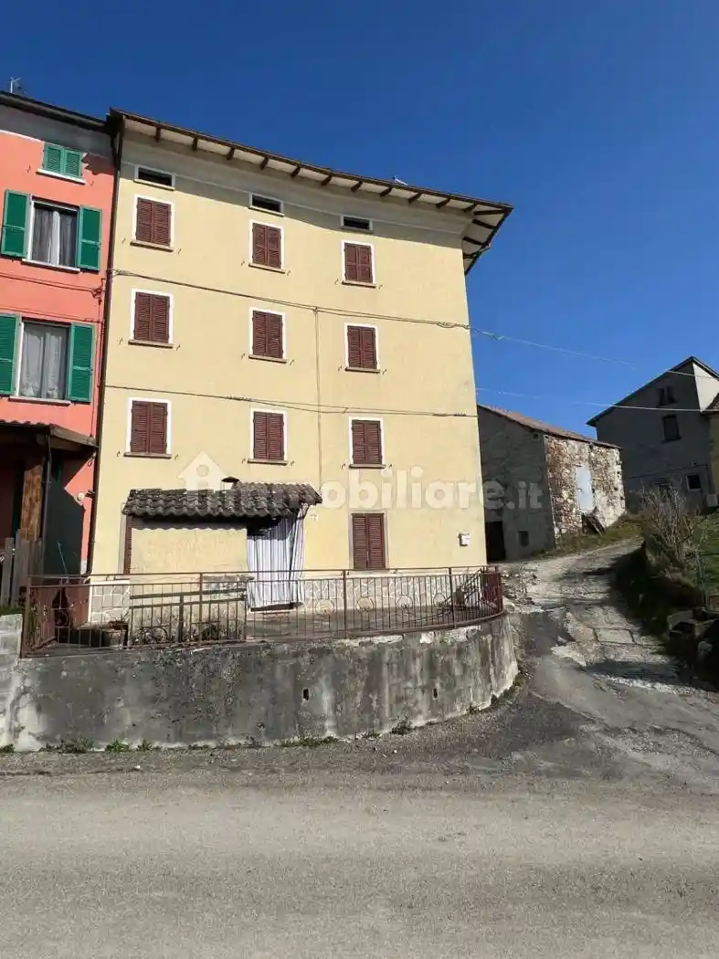 Casa indipendente in vendita a Bardi