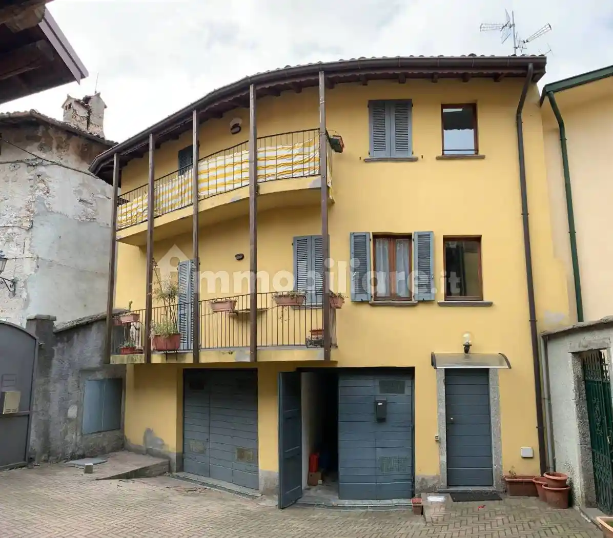 Appartamento in vendita a Canzo