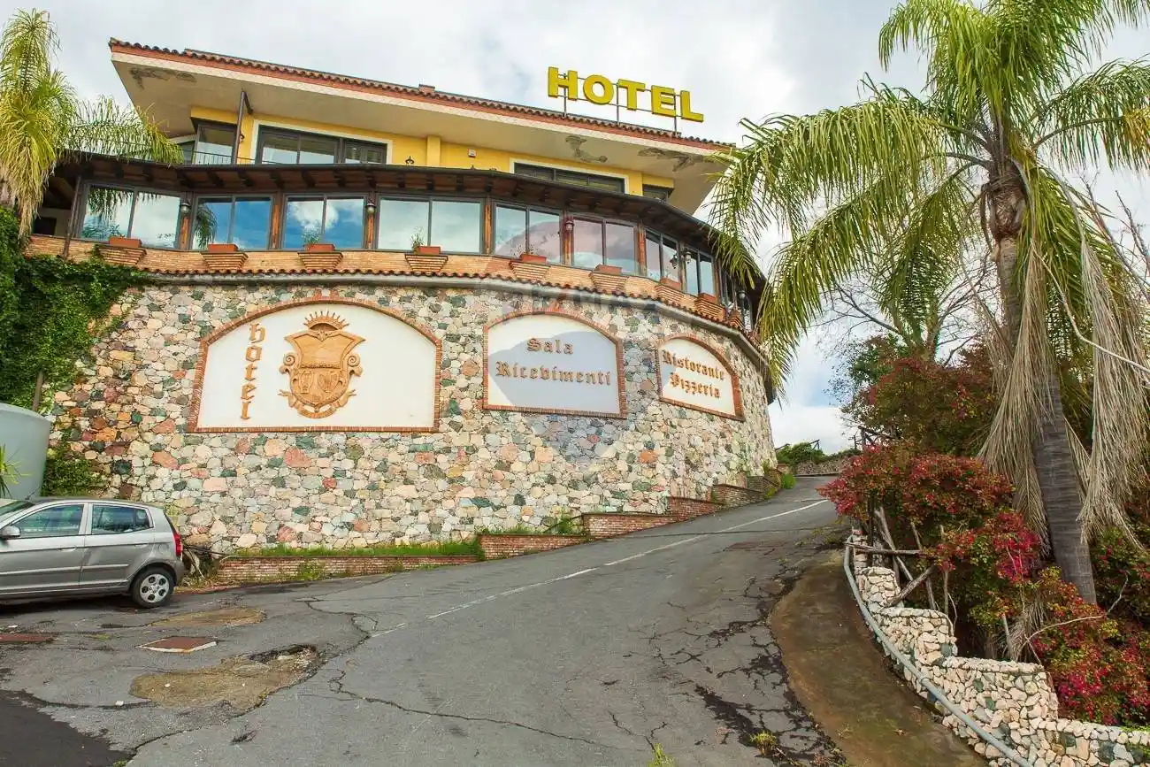 Palazzo - Edificio in vendita a Zafferana Etnea