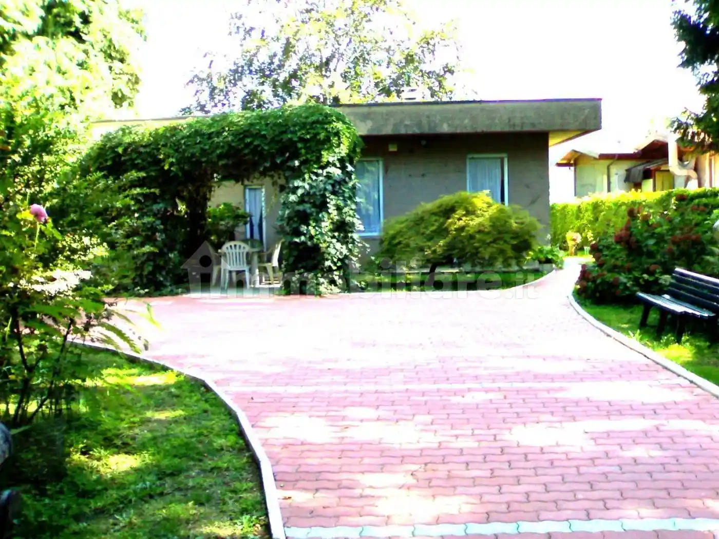 Villa in vendita a Brusimpiano