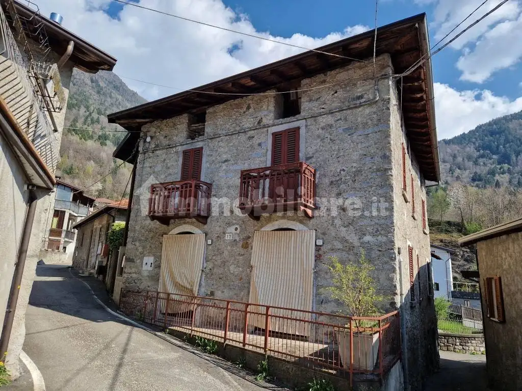 Villa in vendita a Sonico