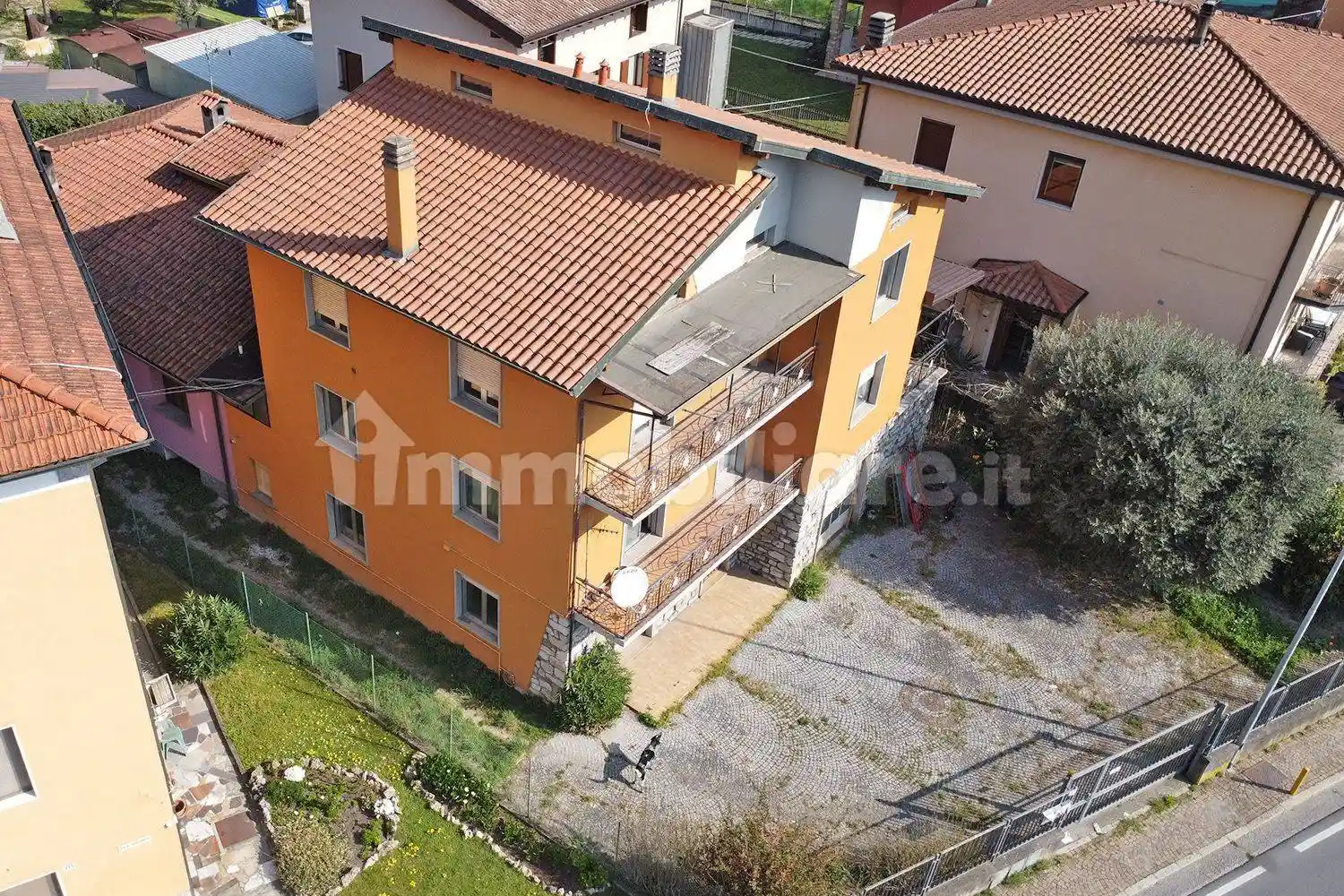 Palazzo - Edificio in vendita a Piancogno