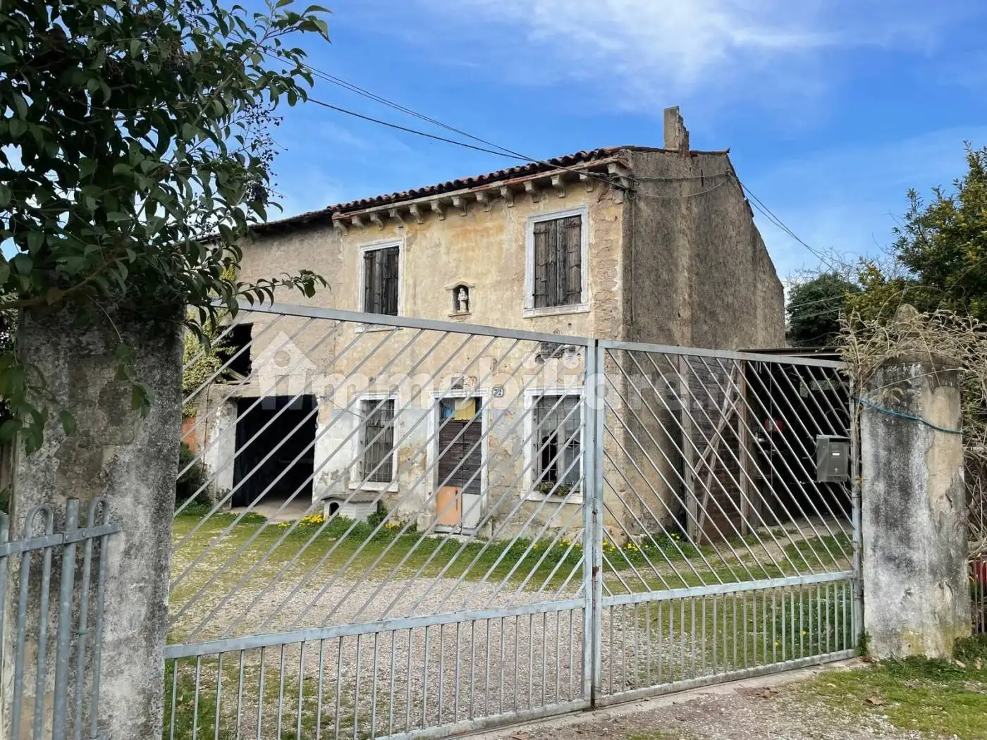 Rustico - Casale in vendita a Verona