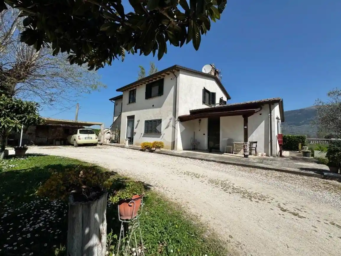 Casa indipendente in vendita a Assisi